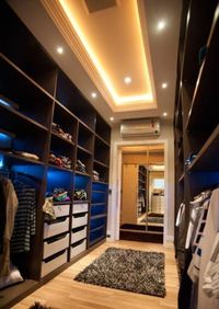 Большая открытая гардеробная комната с комбинированным наполнением Калининград