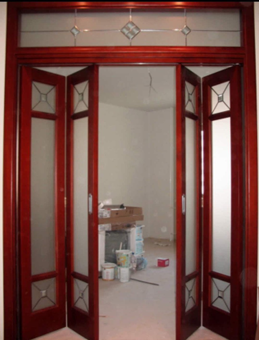 Дверь гармошка с декоративными стеклянными вставками Калининград