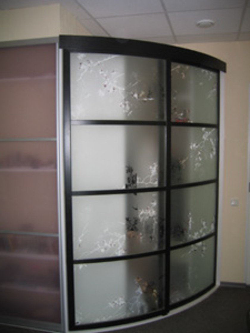 Шкаф купе радиусный с рисунком на стекле Калининград