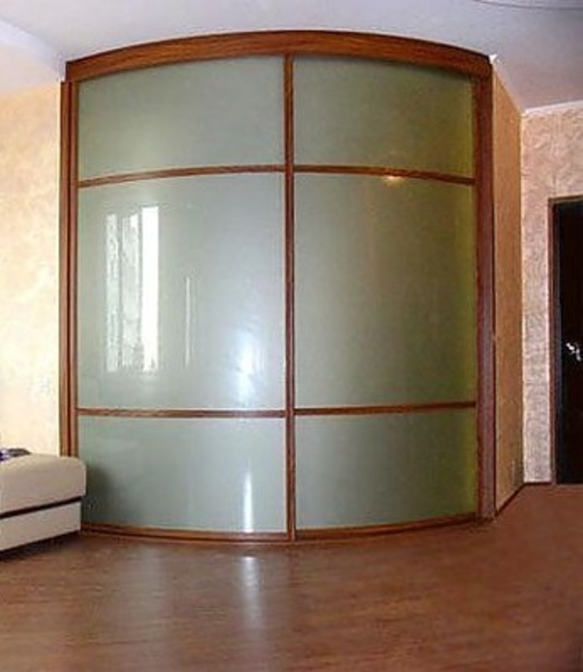 Встроенный шкаф купе радиусный в классическом стиле Калининград